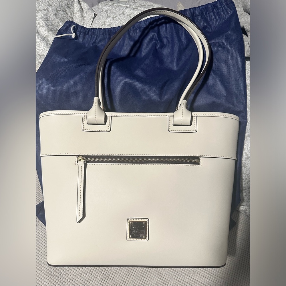 New Dooney and Bourke Zip Top Tote with Matching Wallet
